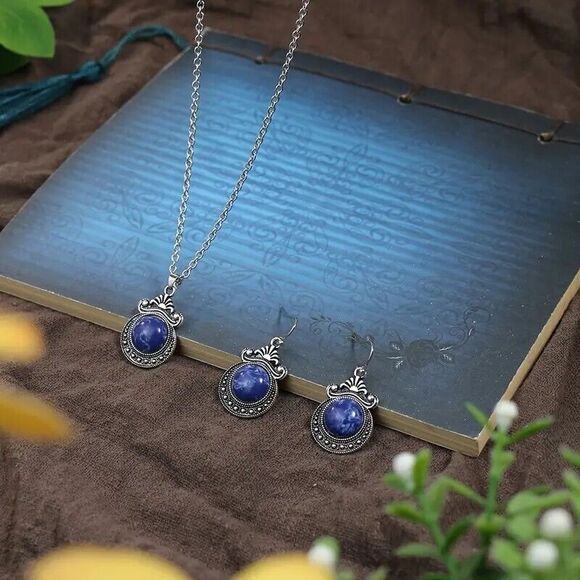 Elegant Geometric Green Stone Earring Pendant Set - Picture 2 of 5